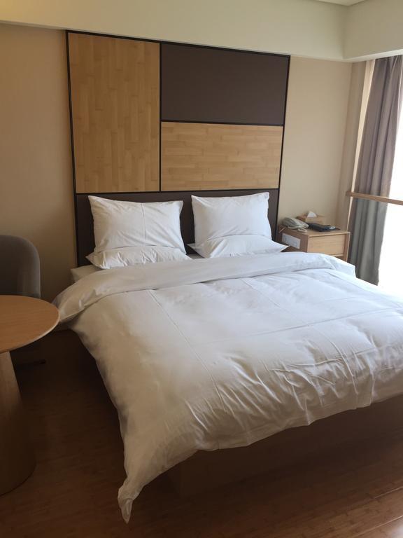 Ji Hotel Jinan Quancheng Square Rum bild