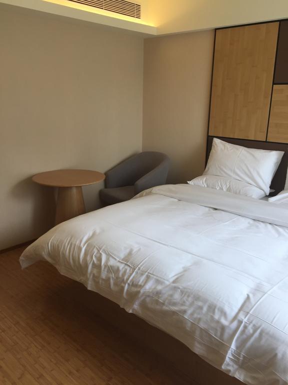 Ji Hotel Jinan Quancheng Square Rum bild