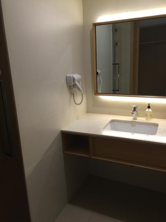 Ji Hotel Jinan Quancheng Square Rum bild